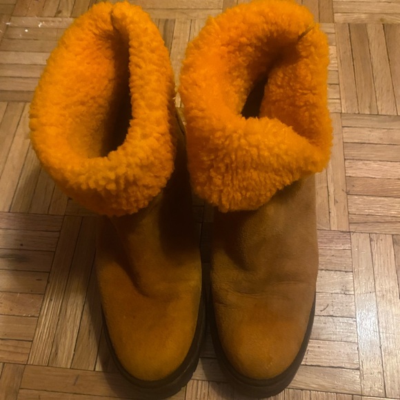 Moncler orange shearling boots - Picture 1 of 5
